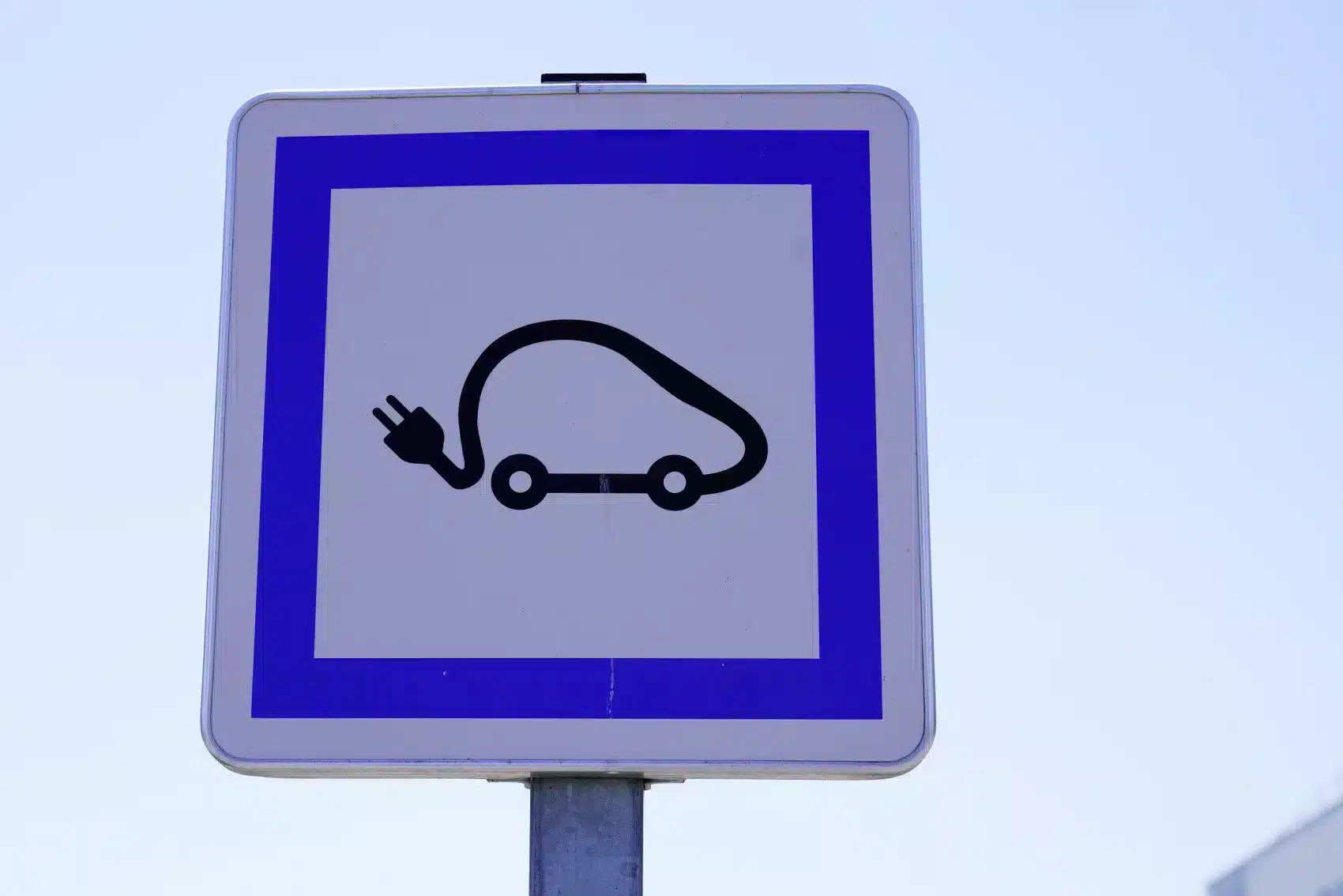 Borne de recharge véhicules électriques