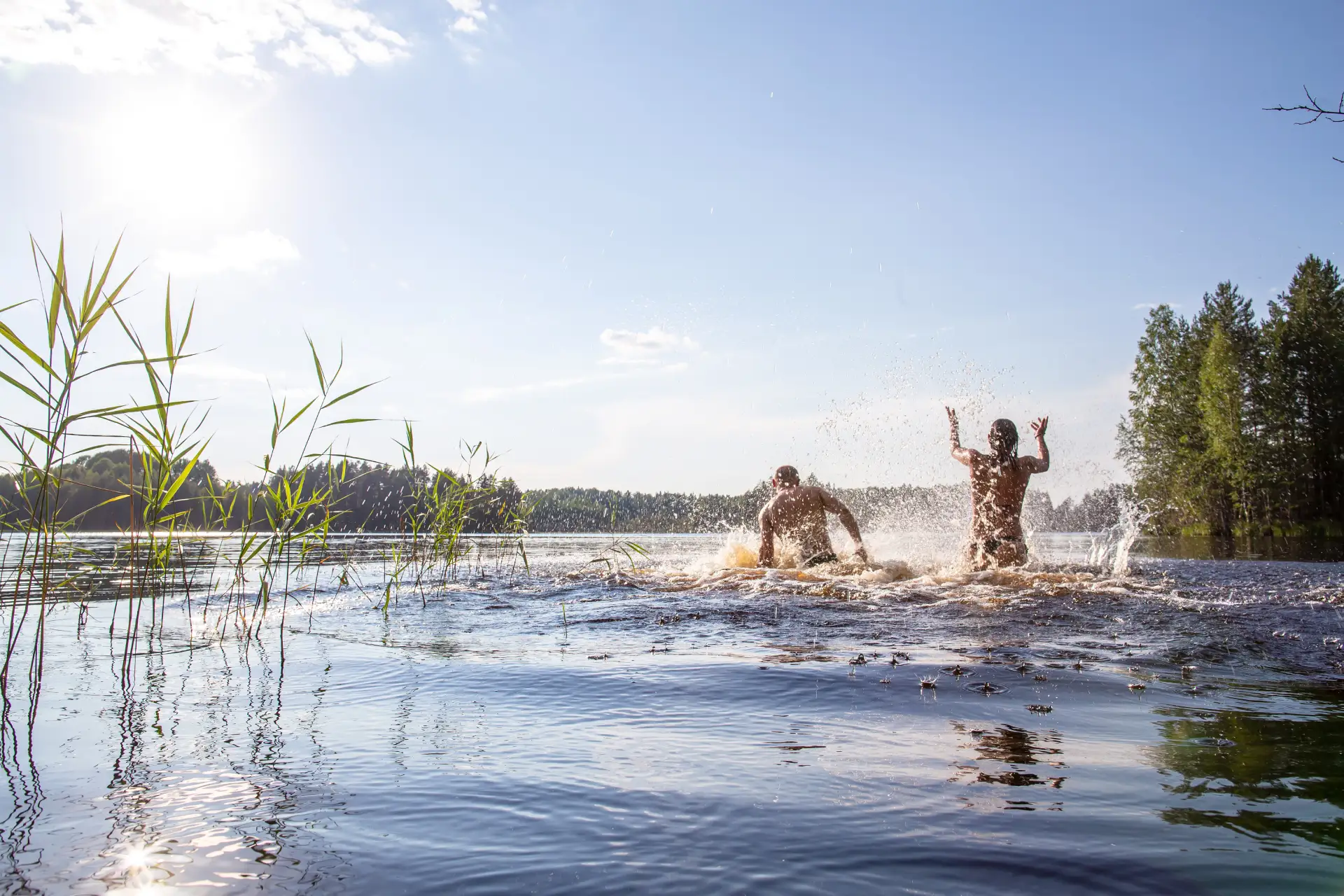 les lacs où se baigner en famille dans le Jura, comme ici le lac de Vouglans